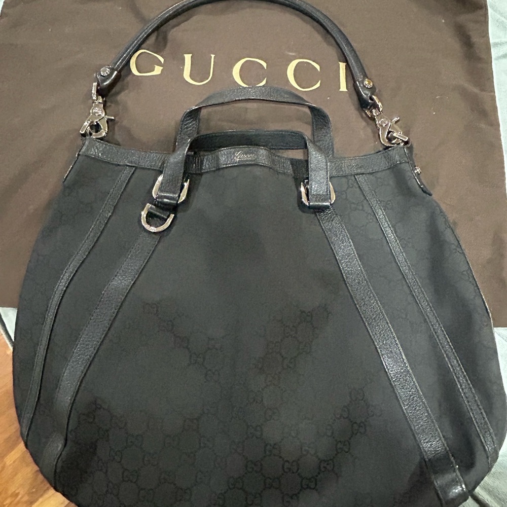 Gucci Black Two-way Convertible Abbey Hobo Bag